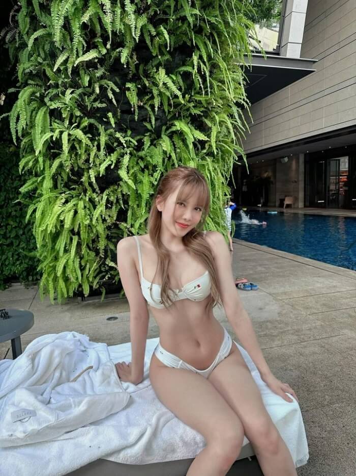 Ca sỹ Thiều Bảo Trâm khoe dáng nuột nà, gợi cảm khi diện bikini nhỏ xíu5