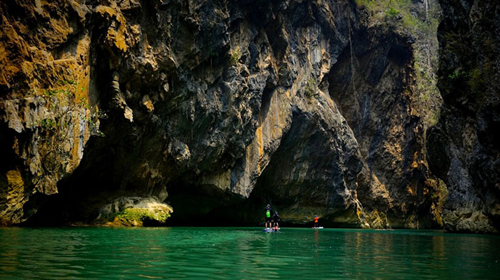 Vẻ đẹp hoang sơ của hẻm đá trên sông Nho Quế – Hà Giang đẹp tự như phim Hollywood