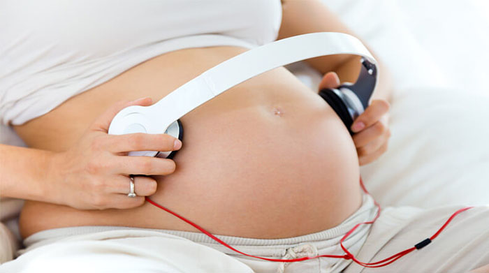 Cách cho thai nhi nghe nhạc khoa học, mang lại nhiều lợi ích