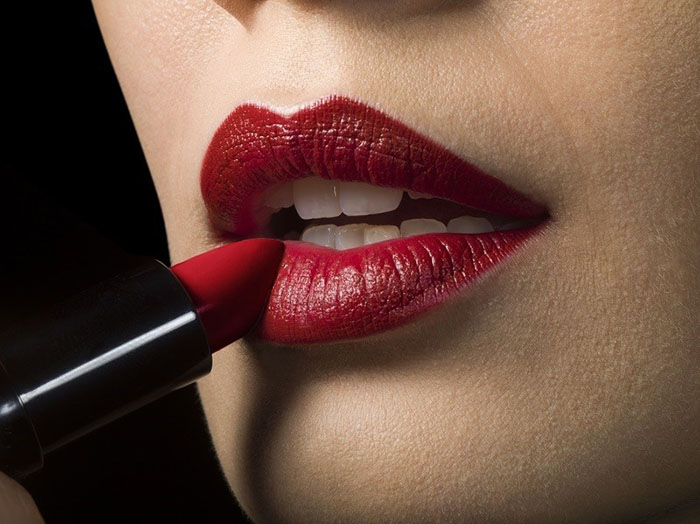 5 cách đơn giản giúp màu son môi lâu trôi