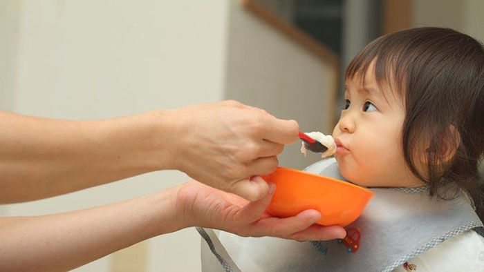 Những món ăn dặm không bổ dưỡng mà còn dễ gây hại cho bé