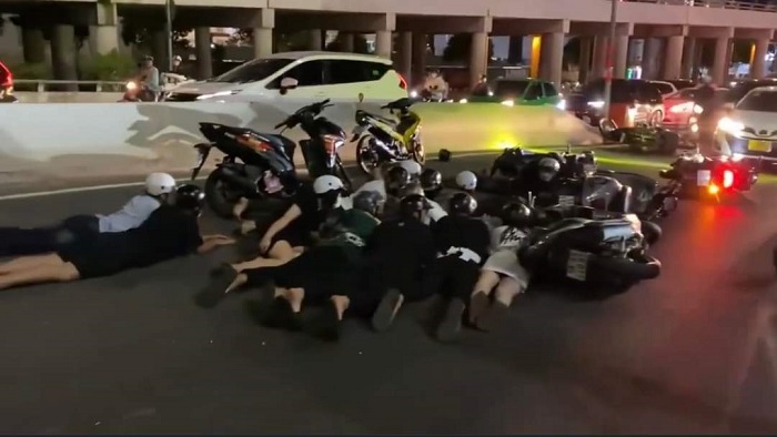 TPHCM: Bắt giữ khẩn cấp 25 “quái xế” đua xe tại chân cầu Sài Gòn