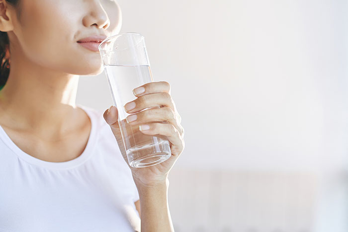 Sau khi uống nước mà thấy xuất hiện 4 dấu hiệu này thì hãy cẩn thận với sức khỏe 