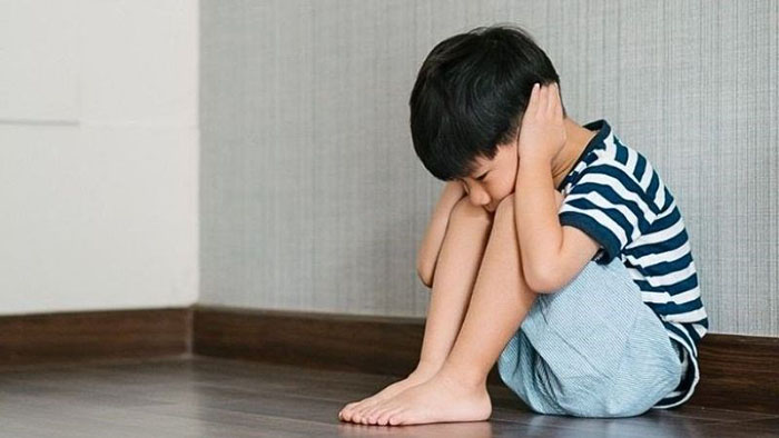 9 dấu hiệu phổ biến của bệnh tự kỷ ở trẻ em mà bố mẹ nên biết sớm