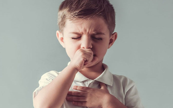 Trẻ bị nôn liên tục nhưng không sốt thì phải làm thế nào?