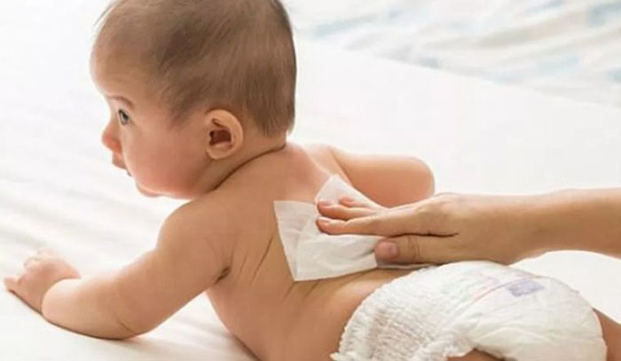 Nguyên tắc và một số lưu ý quan trọng khi dùng khăn ướt cho trẻ sơ sinh